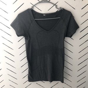 Small LULULEMON ATHLETICA. Grey. Short sleeve